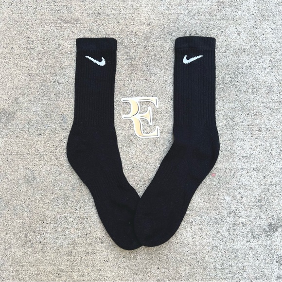 Nike 1 PAIR of BLACK CREW SOCKS SIZE 8-12 HIGH one sizes fits most NWOT - Picture 1 of 4